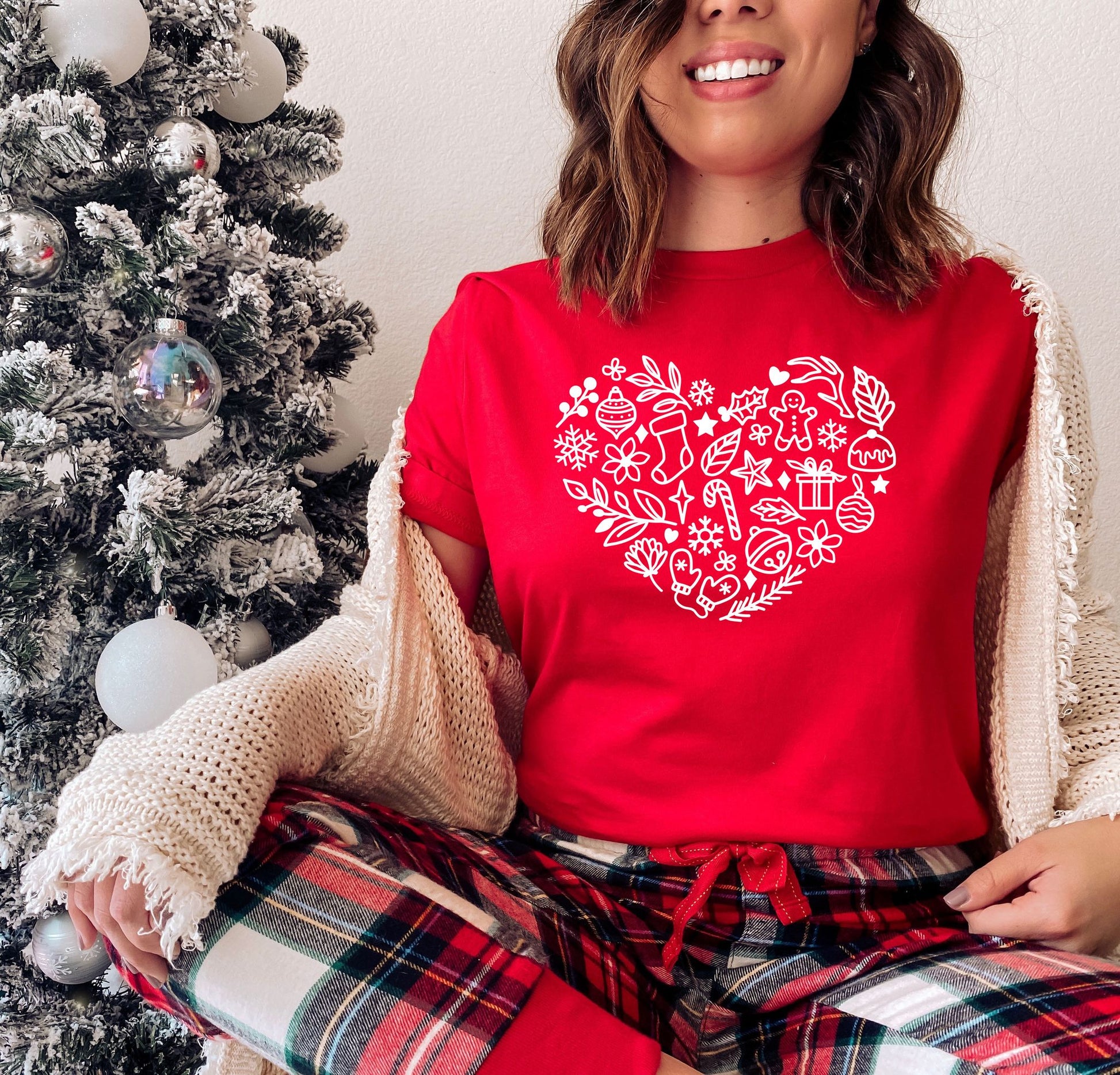 Wholesale Christmas Heart Graphic Tee - Red