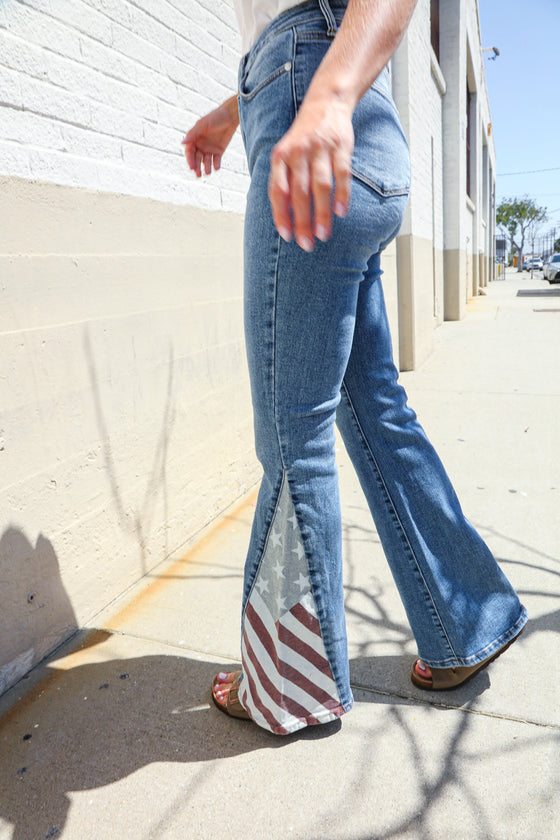 Judy Blue High-Rise Boyfriend Cuffed Hem Star Pocket Jeans