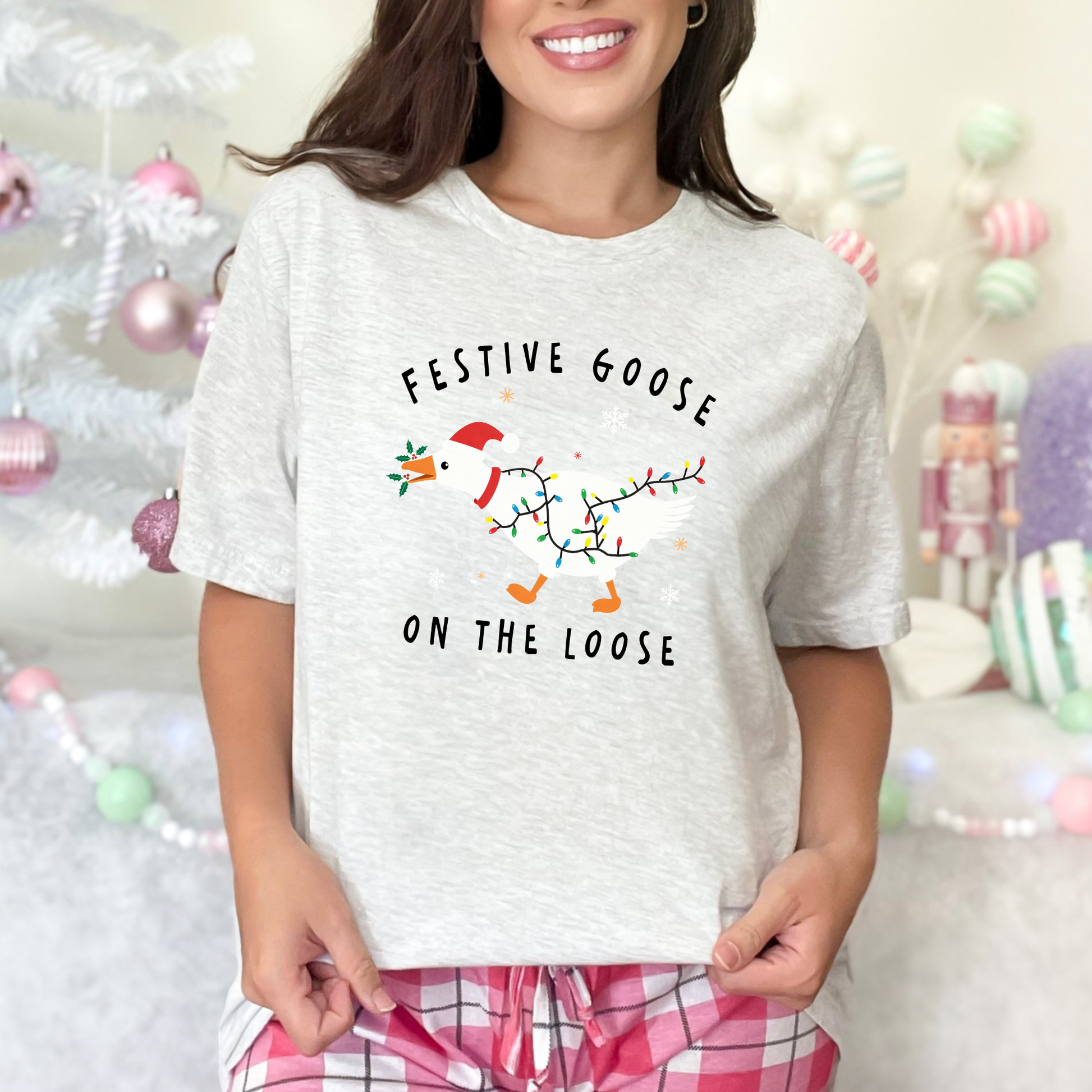 Wholesale Festive Goose On the Loose Graphic Tee - Ash Tee