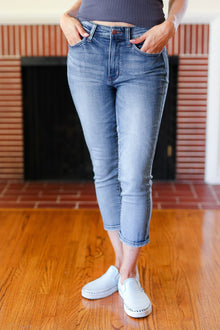  Judy Blue Medium Wash Mid Rise Skinny Capri