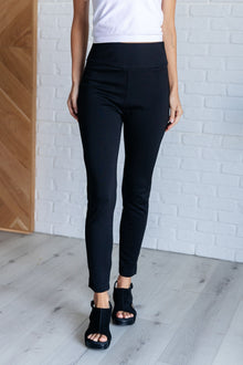  Magic Skinny 28" Pants in Black